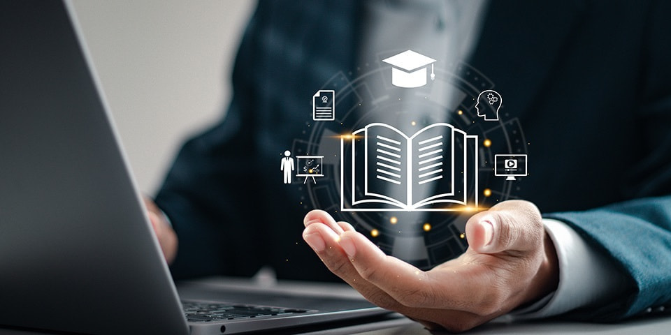 online-education-concept-businessman-using-holding-elearning-education-icons-internet-lessons-online-webinar-education-internet-technology_20251010194836252.jpg